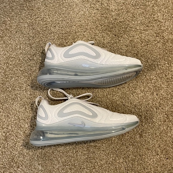 White Nike Air Max 720 - Picture 3 of 6